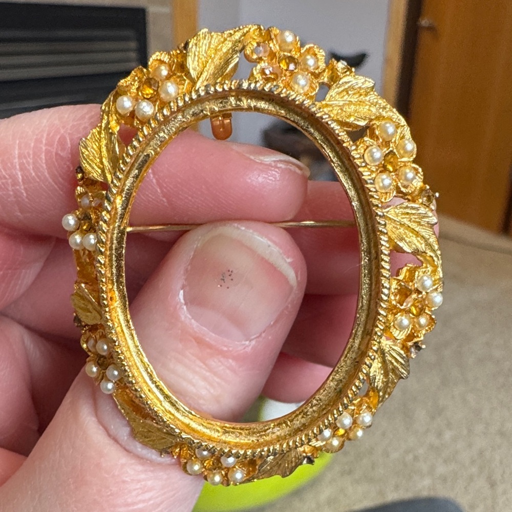 Vintage Gold and Pearl Brooch